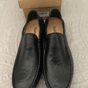 Men’s size 11 never worn Black Driving Mocs